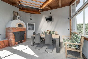 Prodej rodinného domu 261 m2, pozemek 1215 m2 v obci Tmaň - 12