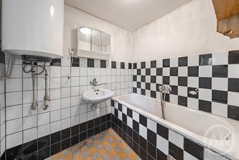 Prodej staršího domu s velkým pozemkem, Sedlnice - 12