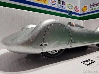 Revell Auto Union Typ C 1:18, světový rekord - 12