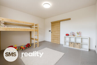 Moderní rodinný dům v Hrabové – klidné bydlení jen kousek od - 12