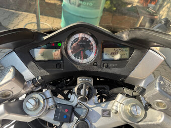 Honda VFR 800 - 12