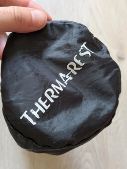 Tmavě žlutá nafukovací karimatka Thermarest Neoair XLITE - 12