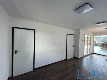 Hausbot 2+kk 43 m2 s terasou 9 m2 - 12