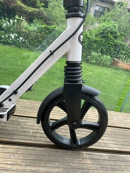 Koloběžka s odpružením a ruční brzdou Big Wheel - nová - 12