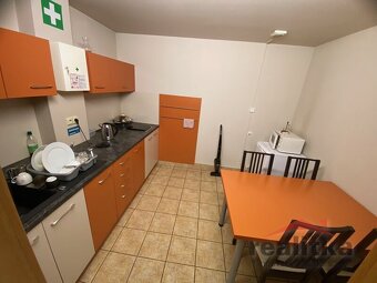 Prodej rodinného domu s bytem, s komerčním prostorem, garáži - 12