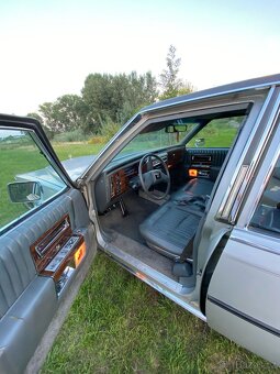 Cadillac Brougham - 12