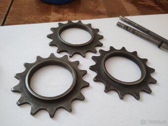 Prodám náhradní díly z motoru jawa 350 / 634 - 12