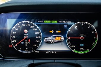 Mercedes Benz E 300 de T Avantgarde (2020) - 12