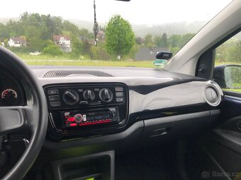 Prodám-Volkswagen UP, 1.0i 55KW, Klimatitace,5dv. - 12