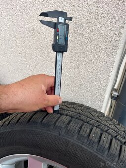 Hliníková kola Skoda Yeti se zimními pneu 225/50 r17 - 12
