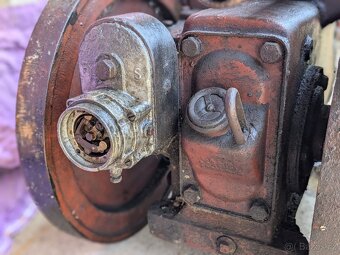 Stabilní motor Deutz značený orlicí - 12