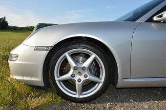 Porsche 911 Carrera - 12