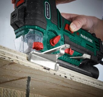 Elektrická přímočará pila Parkside 800W - 12