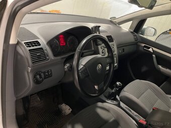VW Touran 2.0TDI 103kW Highline 7.míst,bez koroze,tažné - 12