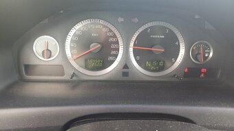 Prodám Volvo XC70 CROSS COUNTRY D5 136kw AWD - 12