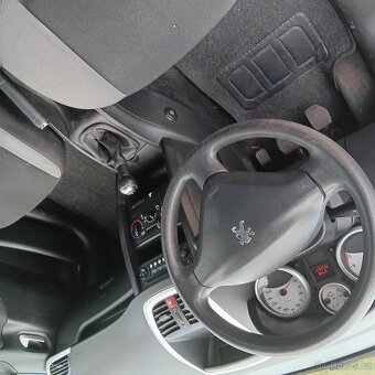 Prodám Peugeot 207 SW OUTDOOR - 12