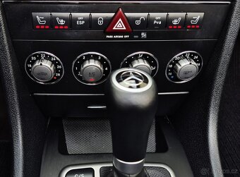 MB SLK 200K 135KW ⭐ XENON - VÝHŘEV -- OFUK KRKU - 2 SADY KOL - 12