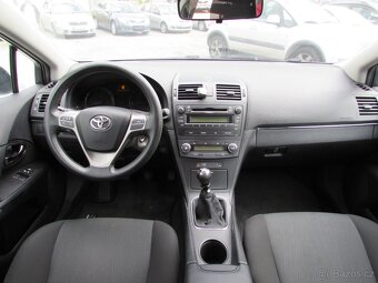Toyota Avensis 1.6i 97kW kombi,2.majitel, serviska, nová STK - 12