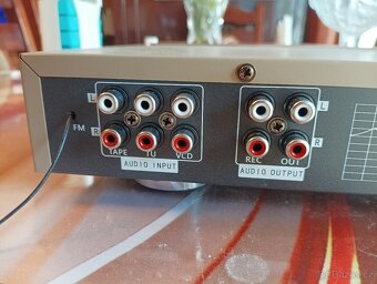 HiFi ekvalizér. 2× 10 pásem s analyzérem. - 12
