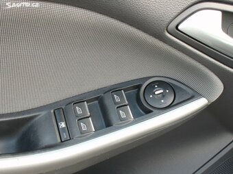 Ford Focus 1,6 16V kombi parksenzory,vyhřív sedadla,serviska - 12