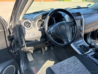 Suzuki Grand Vitara 2.4i Club+ benzín 124kw - 12
