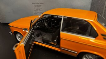 BMW 2000 Tii Touring BMW collection model 1/18 - 12