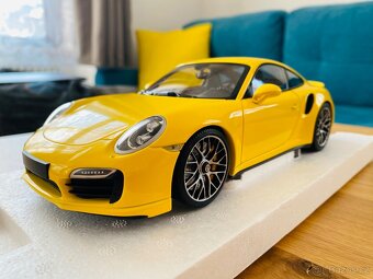 Porsche 911 (991) Turbo S 1:18 Minichamps - 12