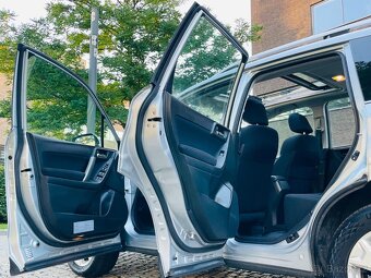 Subaru Forester 2.0i 4x4 AUTOMAT 1.MAJITEL KAMERA TAŽNÉ - 12