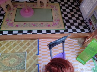Prodám domeček "KidKraft - Kaylee" pro panenky Barbie a po - 12