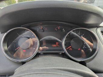Peugeot 5008 1.6 HDi, 80 kW, r. 2011, 7 míst - 12