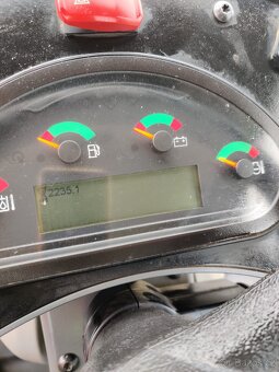Čelní nakládač CAT 908 MTH - 12