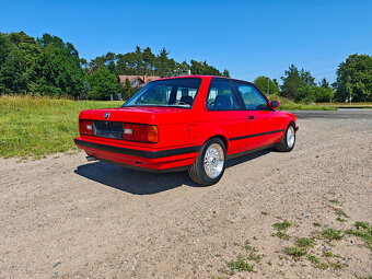 BMW E30 Coupe,1.8IS 100KW,manual,plasťák,Brillantrot,nádhern - 12