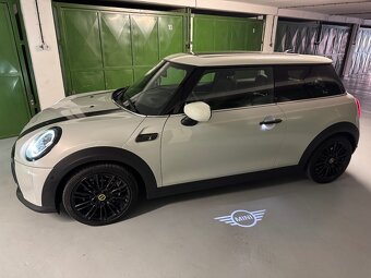 Mini Cooper SE ELEKTROMOBIL / SoH 99% / top výbava / DPH - 12