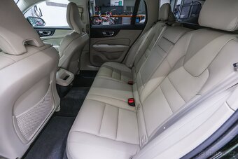 Volvo V60 B4 benzín Inscription el.tažné, FullLed, Kamera, C - 12