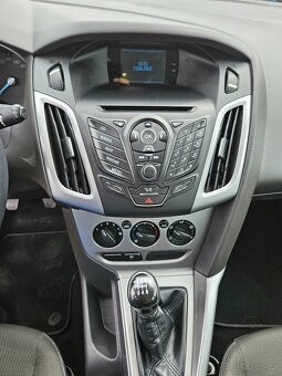FORD FOCUS 1.6i 77KW HATCHBACK 2011 102TKM - 12