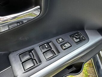 Citroën C-Crosser 2.2 HDi 4x4 SUV Kůže Navi Xenony Kamera - 12