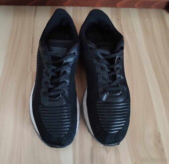 Žluté boty sálovky Nike a černé tenisky 40/41 - 12
