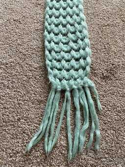 Nová dámská dlouhá pletená šála - světle zelená - 12