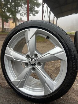 Sada originálních letních ALU kol Škoda |5x112; 225/40/18| - 12