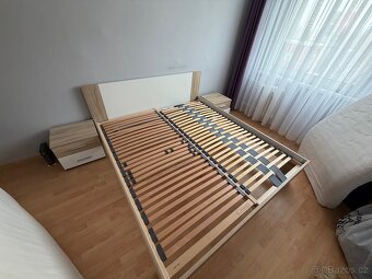 Prodám postel s nočními stolky - 12