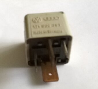 Relé VW –  Audi - Škoda 1,9D - 12