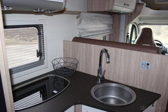 BURSTNER IXEO 710 - 12