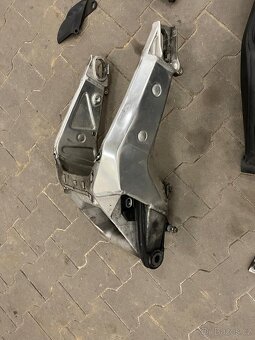 Díly Aprilia RSV1000 - 12