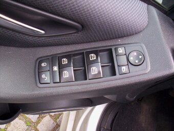Mercedes-Benz B180 i - 12
