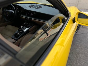 Porsche 911 Carrera - 12