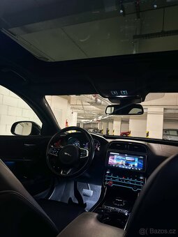 Jaguar XE 2.0D AWD R-SPORT - 12
