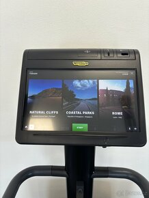Technogym 1000LCD stepmill LIVE - schodový trenažer - 12