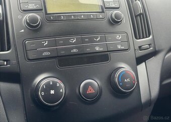 Hyundai i30 1,4 CVVT 1.MAJITEL ČR +ALU benzín manuál 80 kw - 12