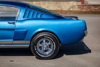 Ford Mustang Fastback - 12