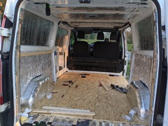 Obytná dodávka Ford Transit Custom 2.2, 92 kW, 2014 - 12
